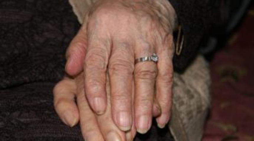 65 Yıllık Hayat Arkadaşını Sevgililer G&uuml;n&uuml;&rsquo;nde Unutmadı