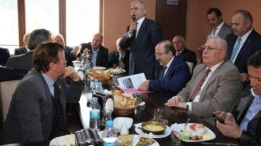 Başkan G&uuml;mr&uuml;k&ccedil;&uuml;oğlu, D&uuml;zk&ouml;y İl&ccedil;esini Ziyaret Etti