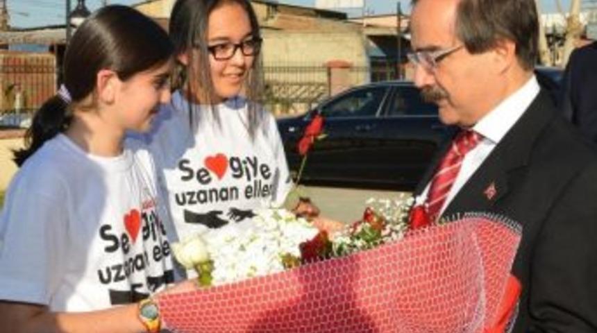 Vali Coş, Sevgi &Ccedil;ocuklarıyla Buluştu