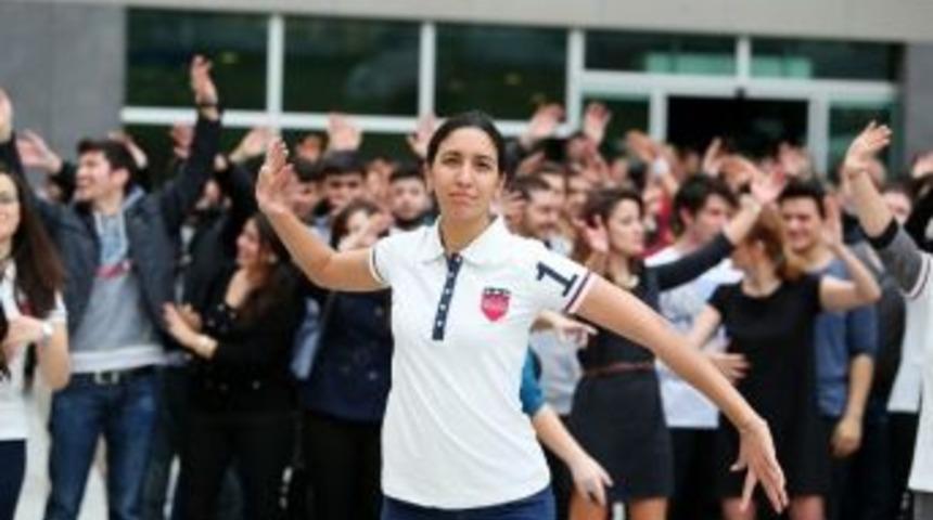 İstanbul Kemerburgaz &Uuml;niversitesi &lsquo;adalet&rsquo; İ&ccedil;in Dans Etti