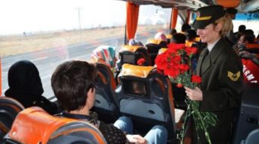 Jandarmadan S&uuml;r&uuml;c&uuml;lere Karanfil