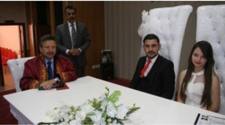 Yozgat&rsquo;ta Gen&ccedil; &Ccedil;iftler, Nikah Tarihi İ&ccedil;in 14 Şubat'ı Se&ccedil;ti