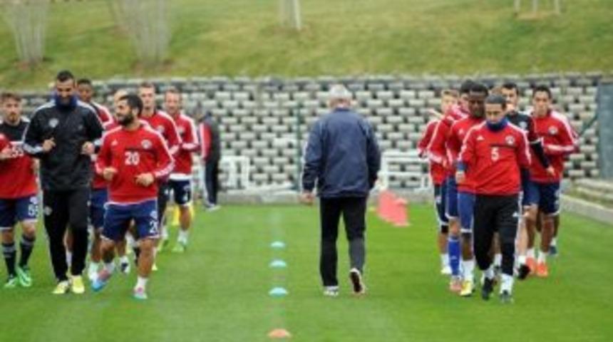 Kasımpaşa, Fenerbah&ccedil;e Ma&ccedil;ının Hazırlıklarını S&uuml;rd&uuml;r&uuml;yor
