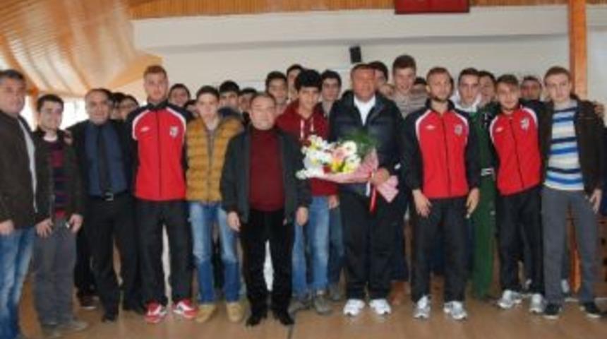 Futbolcular &Ouml;ğrencilerle Buluştu