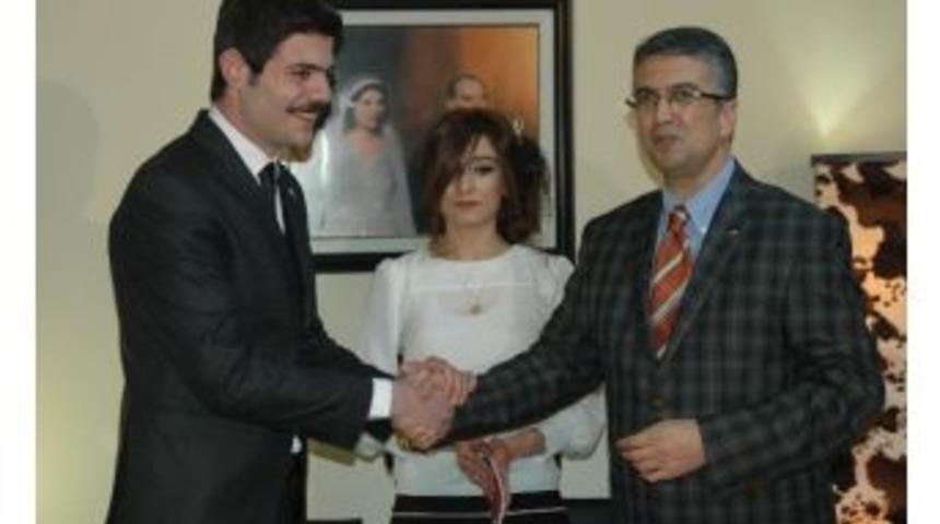 (d&uuml;zeltme) - Kamil Aydın, Danışmanının Nikah Şahitliğini Yaptı