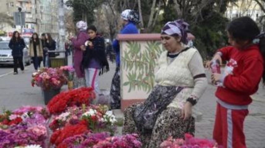 (&ouml;zel Haber) &Ccedil;i&ccedil;ek&ccedil;ilerden Siyasilere Sitem