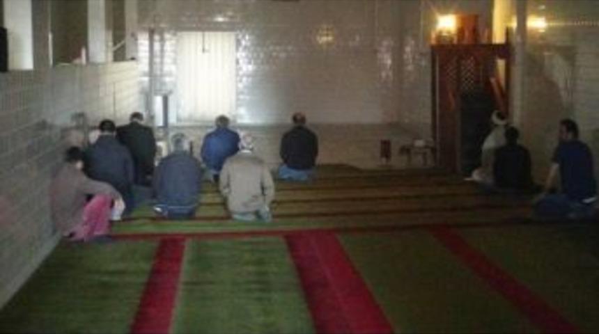 Kapalı Fabrika Ge&ccedil;ici Cami Oldu