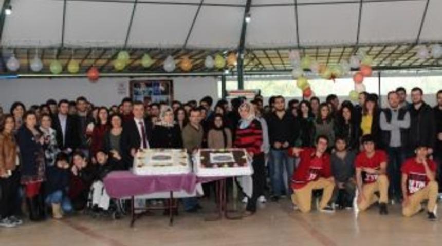 A&uuml; K&uuml;lt&uuml;r Toplulukları &Ouml;ğrencileri Moral Depoladı