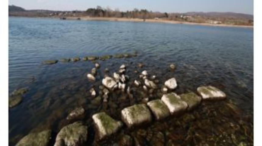 Sapanca'nın Suları &Ccedil;ekildi Tarihi Yapı Ortaya &Ccedil;ıktı