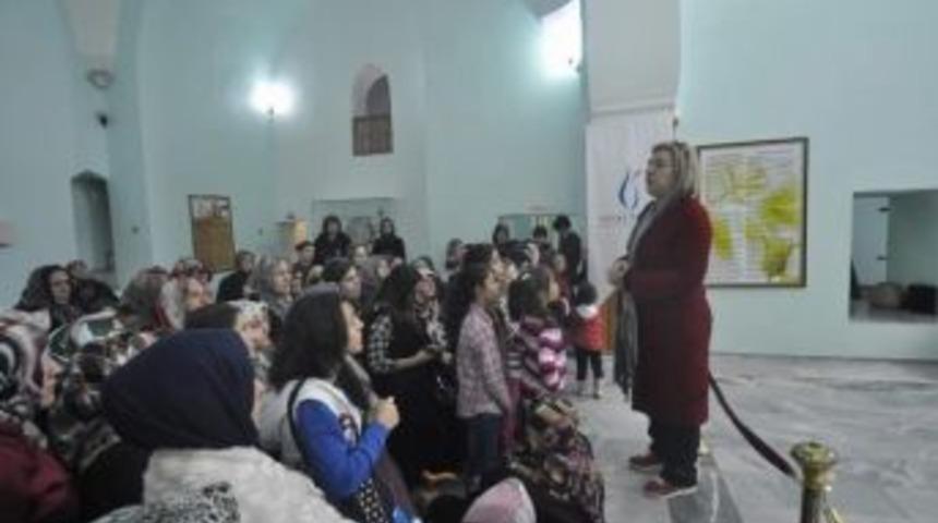 Ahmetlili Ve Somalılı Kadınlar Manisa&rsquo;yı Gezdi