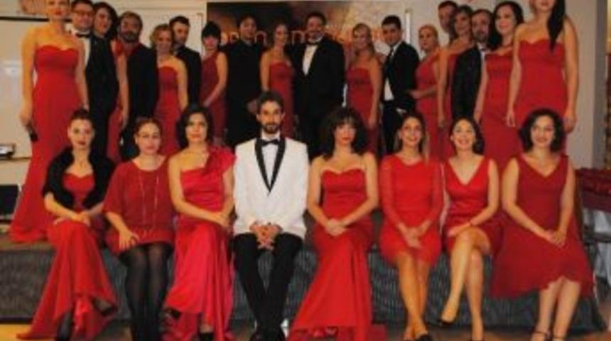 50 Yazar, Aşkı Bir Kitapta Anlattı