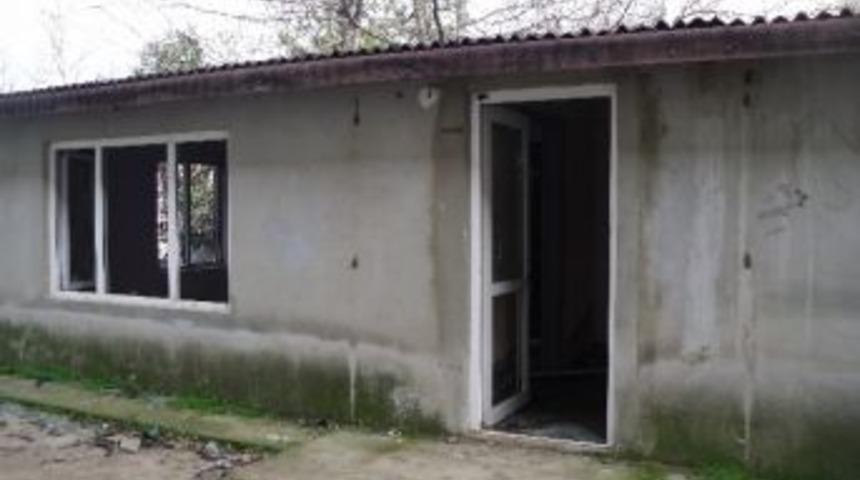 Uyuşturucu Yuvası Haline Gelen Kul&uuml;be Yıkıldı