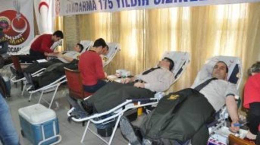 Jandarma Kan Bağışladı