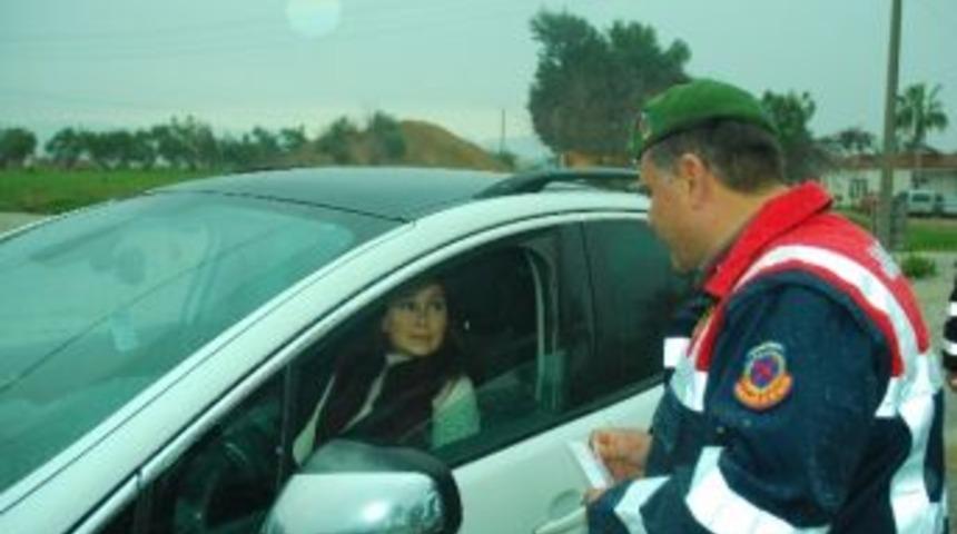 Jandarma&rsquo;dan S&uuml;r&uuml;c&uuml;lere Sevgililer G&uuml;n&uuml; &Ouml;zel Kitap Ayracı