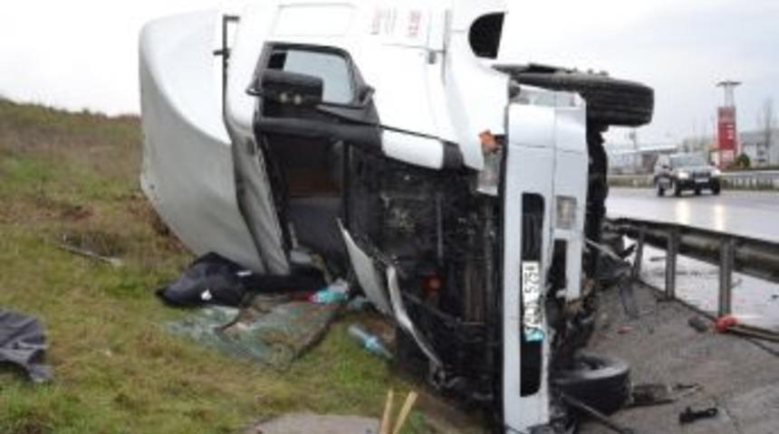 Argan Yağı Y&uuml;kl&uuml; Tır Devrildi: 1 Yaralı