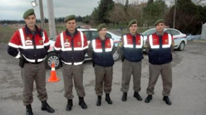 Jandarmadan S&uuml;r&uuml;c&uuml;lere "14 Şubat" S&uuml;rprizi