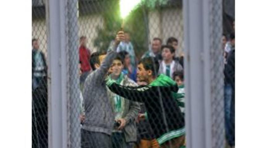 Bursaspor Taraftarı Sevgililer G&uuml;n&uuml;nde Tesislere Akın Etti