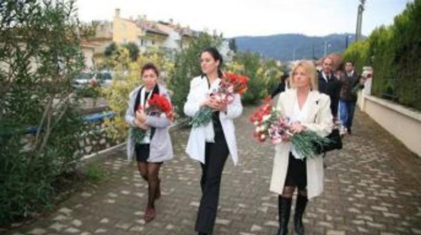 Dp&rsquo;den Marmarisli Sevgililere 5 Bin &Ccedil;i&ccedil;ek