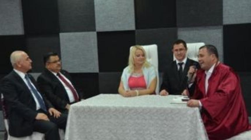 Ukraynalı Gelin İle T&uuml;rk Damat Sevgililer G&uuml;n&uuml;nde Evlendi