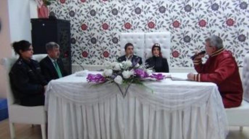 Sevgililer G&uuml;n&uuml;nde Nikah Kıydılar