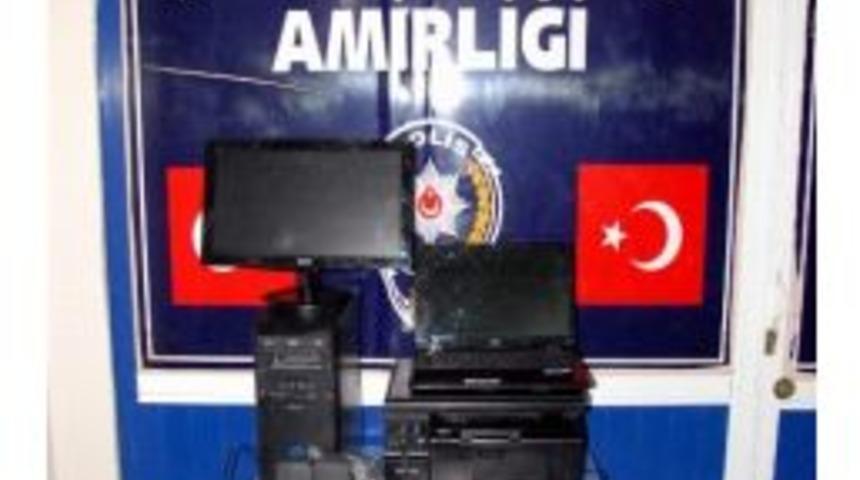 Okuldan &Ccedil;aldıkları Malzemelerle Yakalandılar