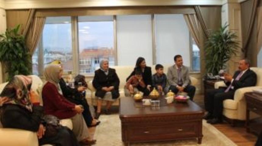 Gazeteci İsmail G&uuml;neş&rsquo;in Ailesi Başkan Erdem&rsquo;i Ziyaret Etti