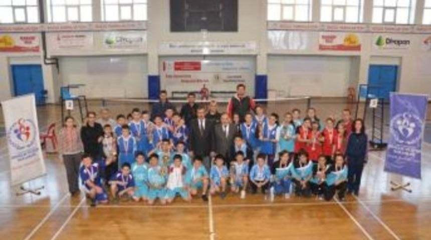 D&uuml;zce Badminton Yıldızlar Şampiyonları Belli Oldu