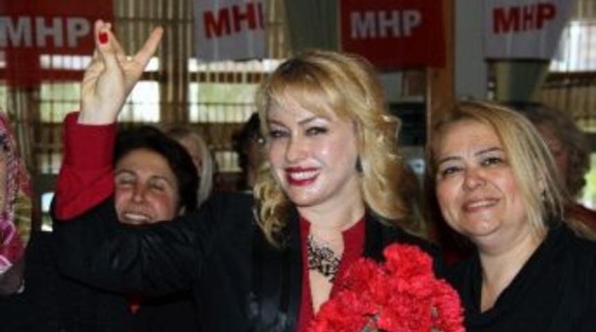 Yeliz Yeşilmen Kadınlar Matinesi D&uuml;zenleyip Eşine Oy İstedi