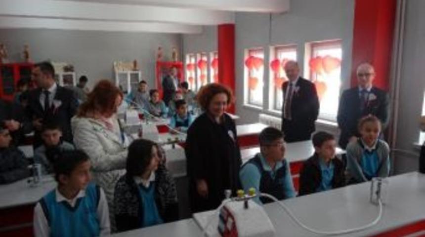 Total, D&uuml;zce&rsquo;de Fen Ve Teknoloji Odası A&ccedil;tı