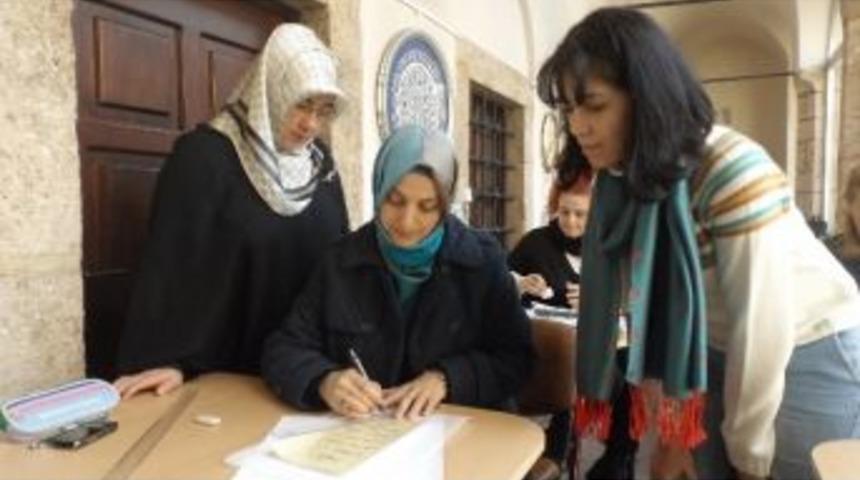 Yeniden G&uuml;ny&uuml;z&uuml;ne &Ccedil;ıkan Sanat Tezhip