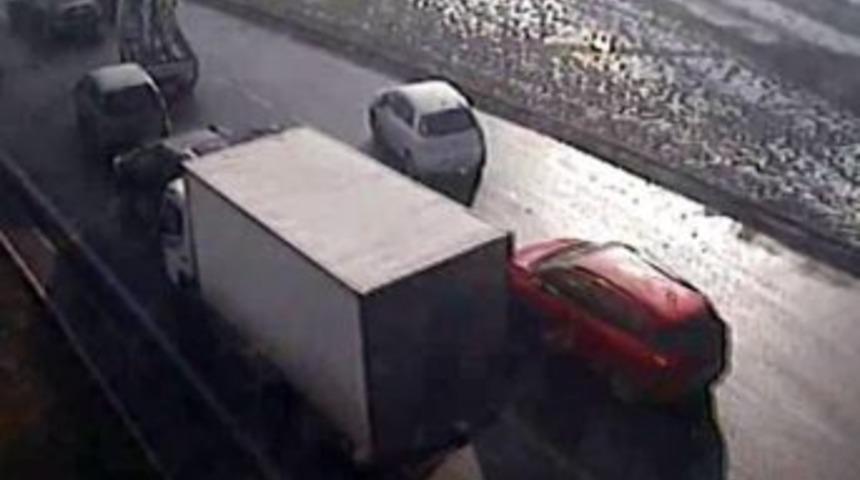 Zincirleme Trafik Kazası Mobese&rsquo;de