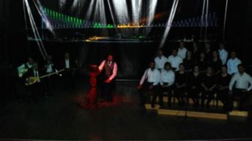 Aşk Ve Sevgi Şiirleri, Enstrümanlar Eşliğinde Seslendirildi