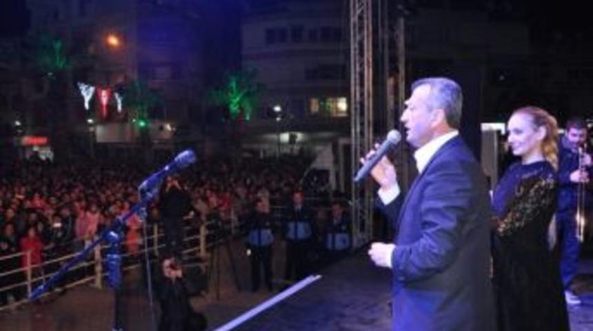 G&ouml;k&ccedil;e &ldquo;sevgililer G&uuml;n&uuml;&rdquo;nde Menemenli Hayranlarını Coşturdu