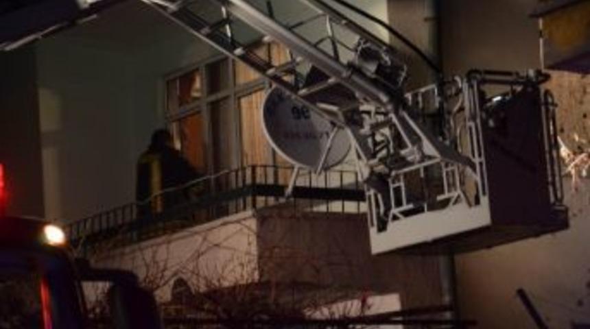 İtfaiye&rsquo;den Yaşlı Adam Kurtarma Operasyonu