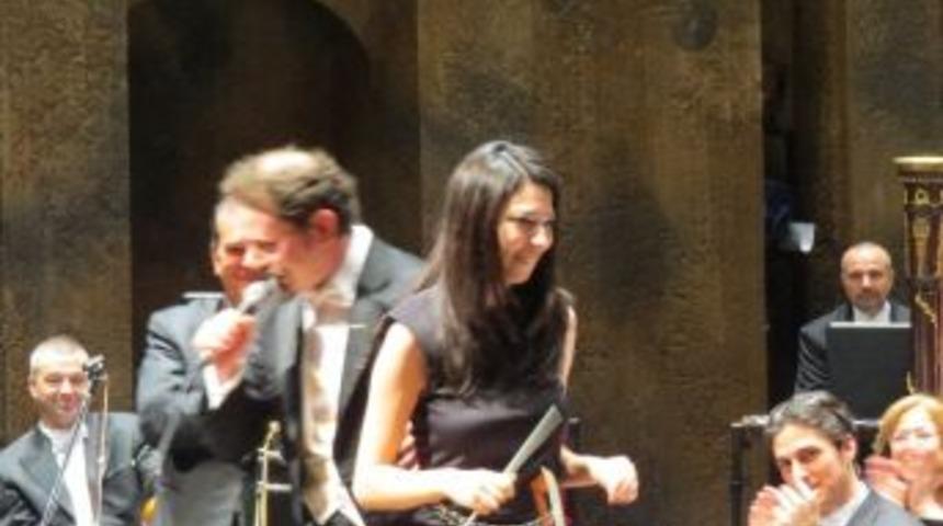 Sevgililer G&uuml;n&uuml; Konserinde Evlenme Teklifi