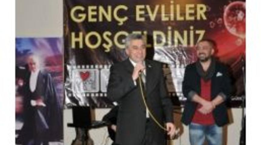 G&uuml;zelbah&ccedil;e&rsquo;de Gen&ccedil; Ve Yaşlı Sevgililer Aynı Yerde Buluştu