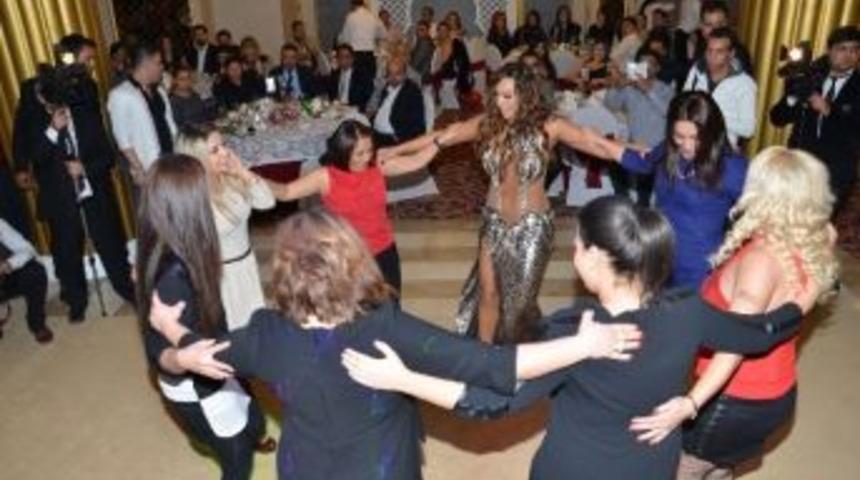 Alişan Ve Asena Sevgililer G&uuml;n&uuml;&rsquo;nde Coşturdu
