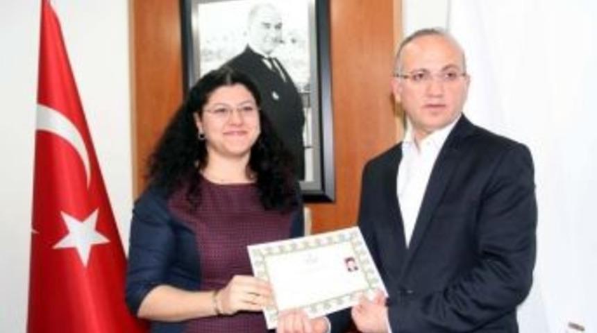 Vali Yurdakul Başarılı &Ouml;ğretmenleri &Ouml;d&uuml;llendirildi