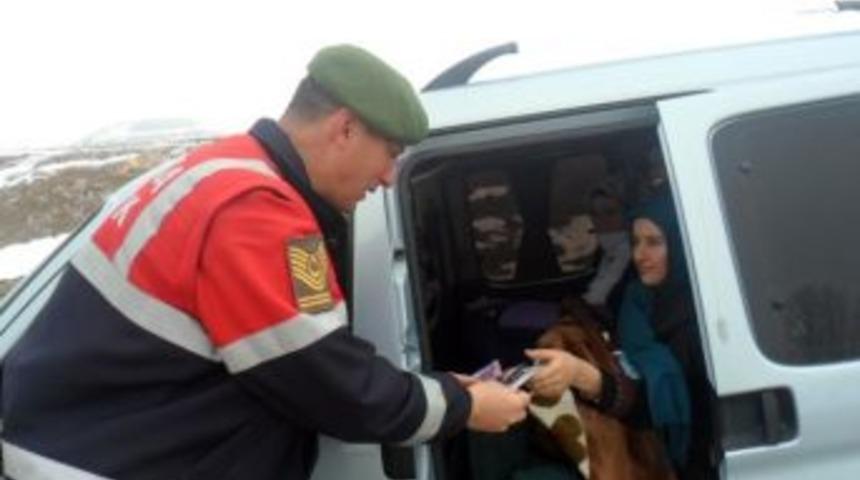 Jandarmadan S&uuml;r&uuml;c&uuml;lere Hediye
