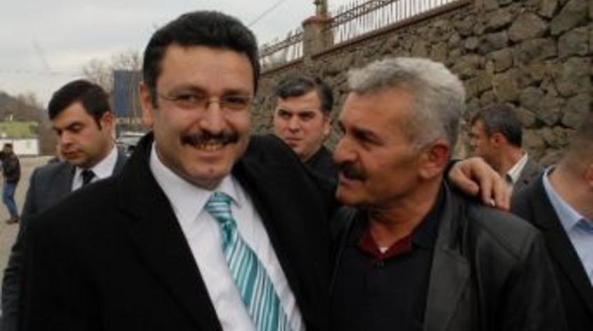 Ak Parti Ortahisar Belediye Başkan Adayı Gen&ccedil;, Se&ccedil;im &Ccedil;alışmalarını S&uuml;rd&uuml;r&uuml;yor