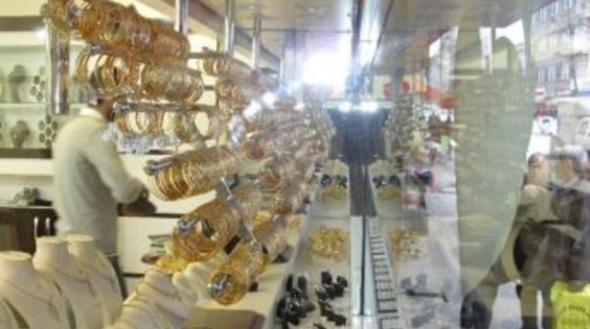 L&uuml;ks Ara&ccedil;lı Soyguncular Bu Kez Esenyurt'ta Sahneye &Ccedil;ıktı