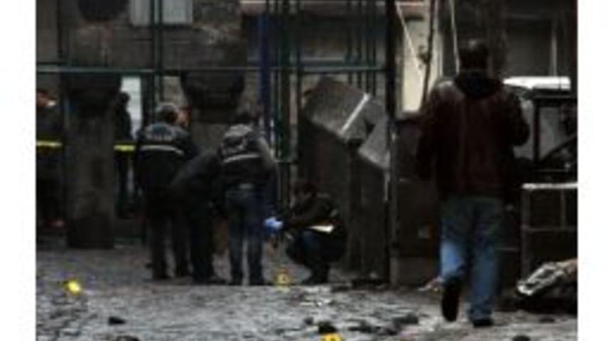 Diyarbakır'da Gen&ccedil;lik Merkezine Molotoflu Saldırı