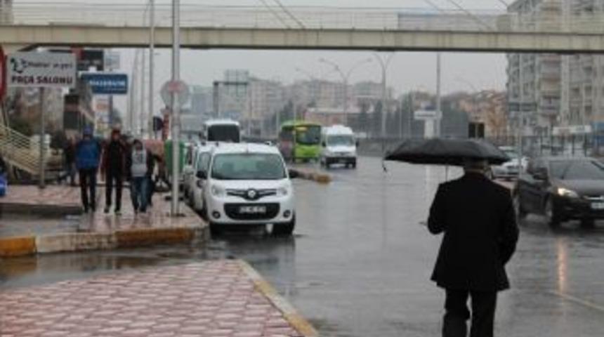 Diyarbakır'da Sağanak Yağmur Hayatı Olumsuz Etkiledi