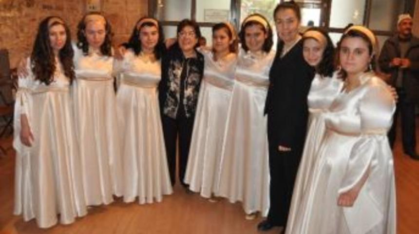 Zihinsel Engelli &Ouml;ğrencilerden Muhteşem İlahi Konseri