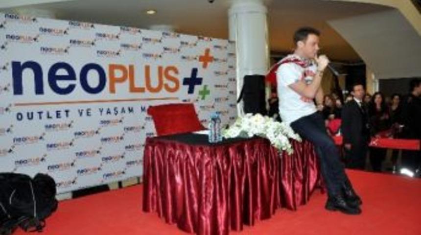 Sinan Ak&ccedil;ıl, Eskişehir&rsquo;de Hayranlarıyla Buluştu