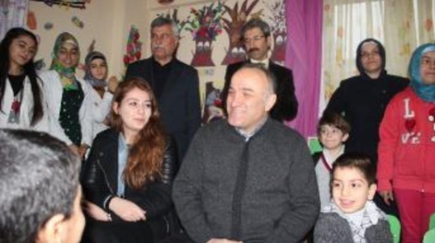 İ&ccedil;işleri Bakanlığı M&uuml;steşarı Hacım&uuml;ft&uuml;oğlu Anaokulu A&ccedil;ılışına Katıldı