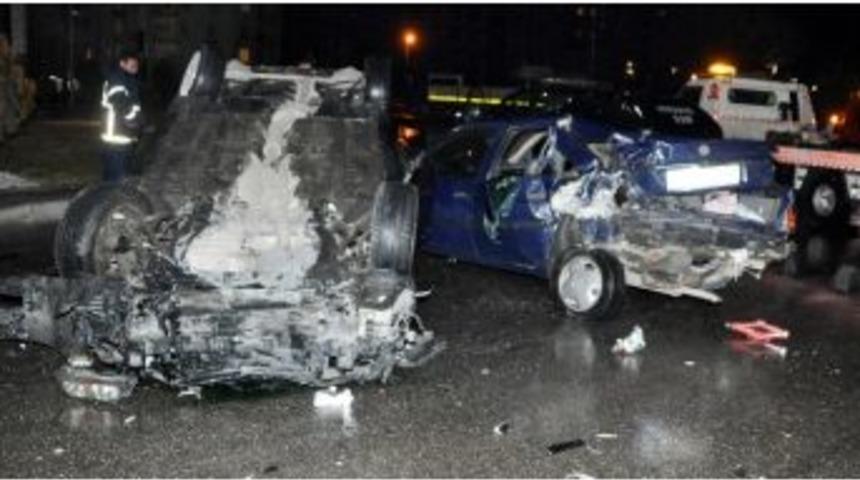 Aksaray&rsquo;da 2 Otomobilin &Ccedil;arpışması Sonucu 2 Kişi Yaralandı