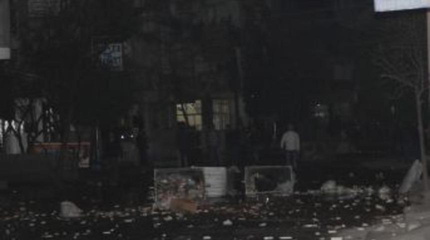 İzmir'de Izinsiz G&ouml;steri