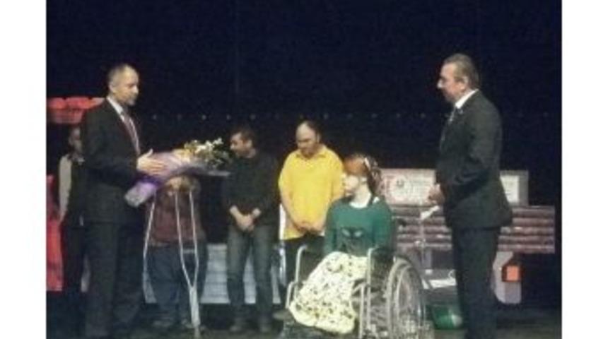 Engellilerden Kamyon Adlı Tiyatro G&ouml;sterisi