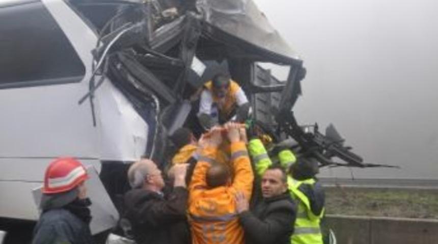 Bolu'da Zincirleme Kaza: 3 &Ouml;l&uuml;, 20 Yaralı